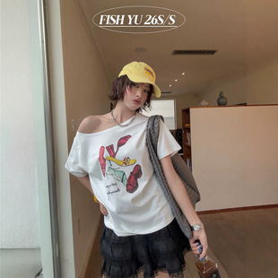FISHYU夏季新款美式辣妹风高跟鞋白墨印花手缝串珠斜肩短袖t恤女