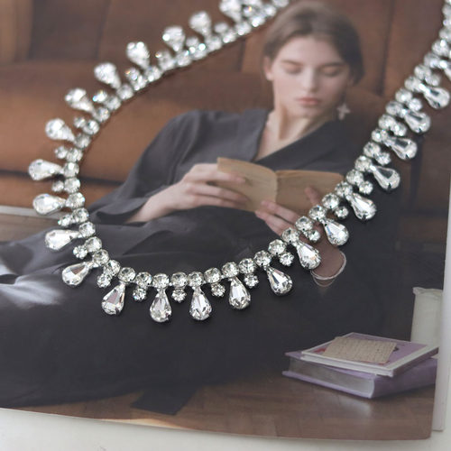 白色尖水滴流苏银底玻璃水钻链条