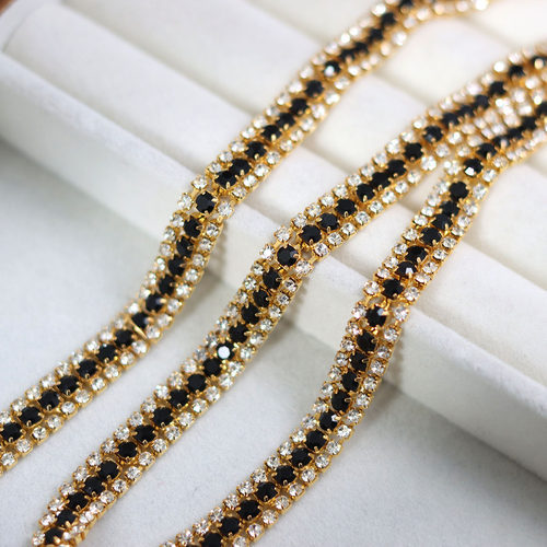 中间黑两边白金底玻璃水钻链条