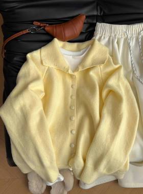嫩黄色纽扣高领加厚针织毛衣女秋冬季软糯休闲慵懒风纽扣外套上衣