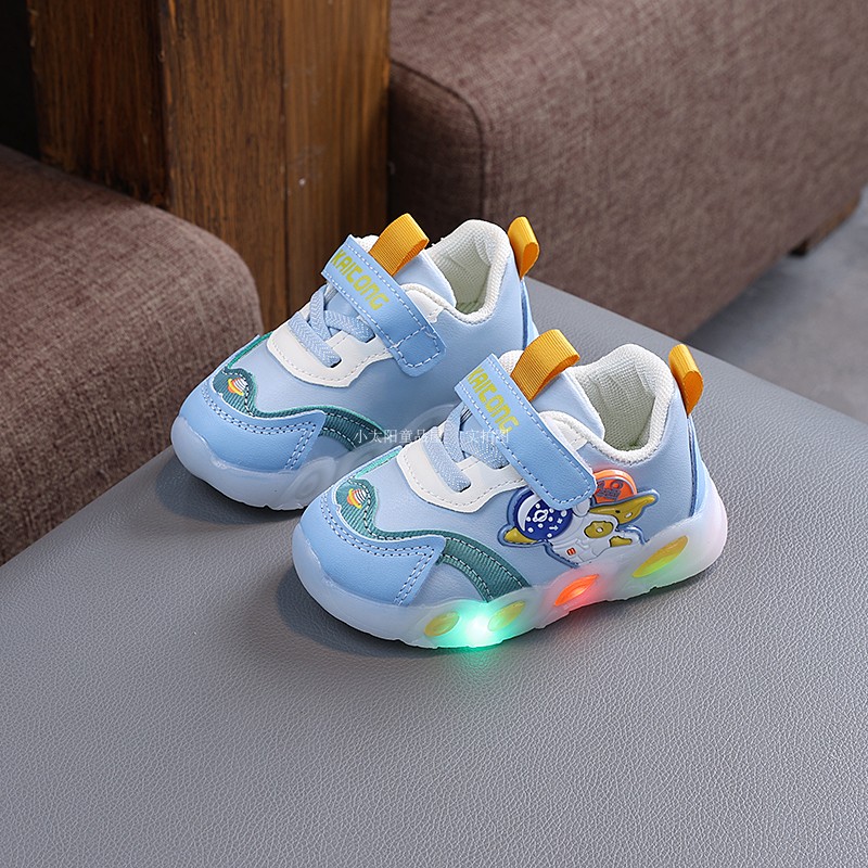 春季款0-1-3岁宝宝皮面女童软底鞋底亮灯男宝宝中小童防滑跑步鞋