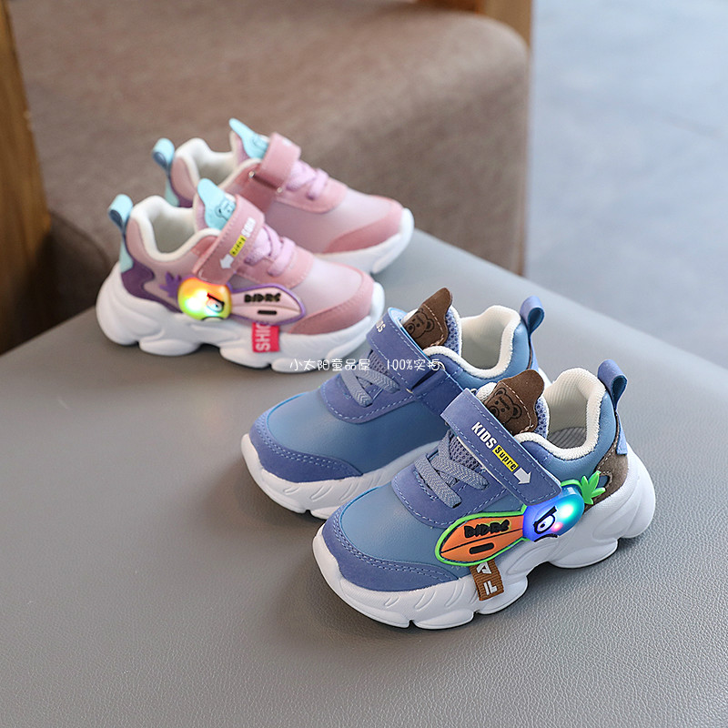 春秋季女童鞋子运动鞋2025儿童新款软底亮灯男童皮面宝宝小童鞋子