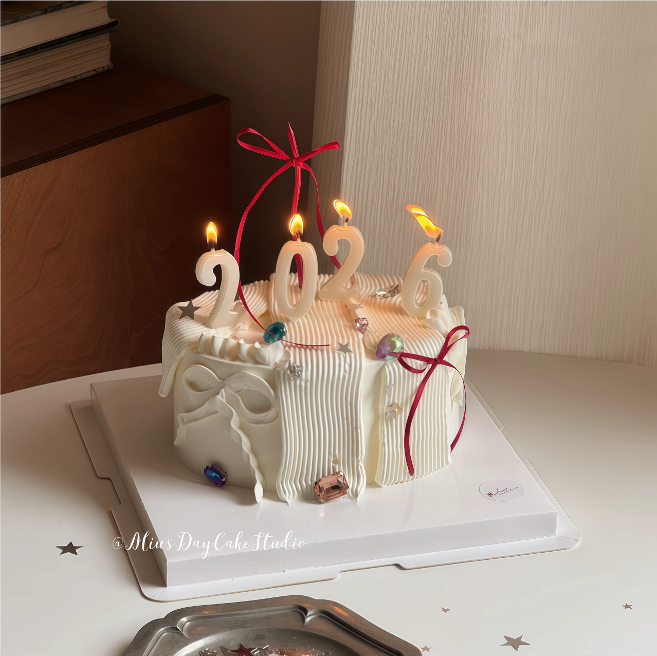 2026跨年珠光白数字蜡烛蛋糕装饰彩色钻石蛋糕插件红色蝴蝶结丝带