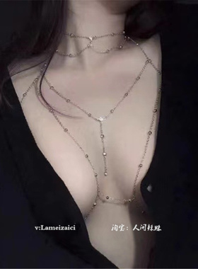 各种火辣小吊带都可以搭配起来~