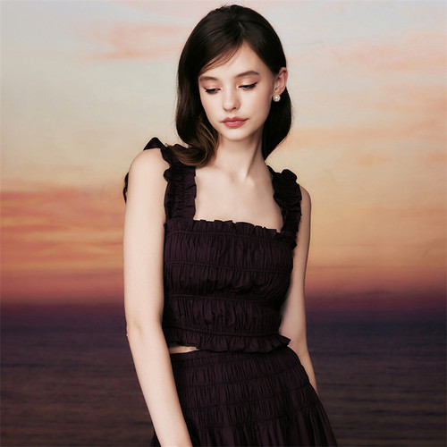 甜美少女短款上衣打揽吊带背心