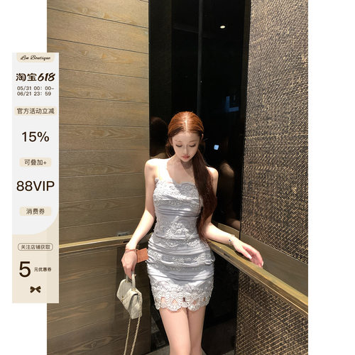 重工蕾丝拼接短款收腰显瘦连衣裙