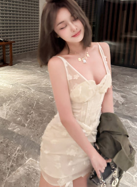 LINBOUTIQUE法式鱼骨刺绣连衣裙