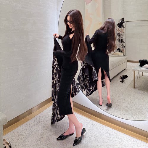 LINBOUTIQUE性感挂脖小黑裙