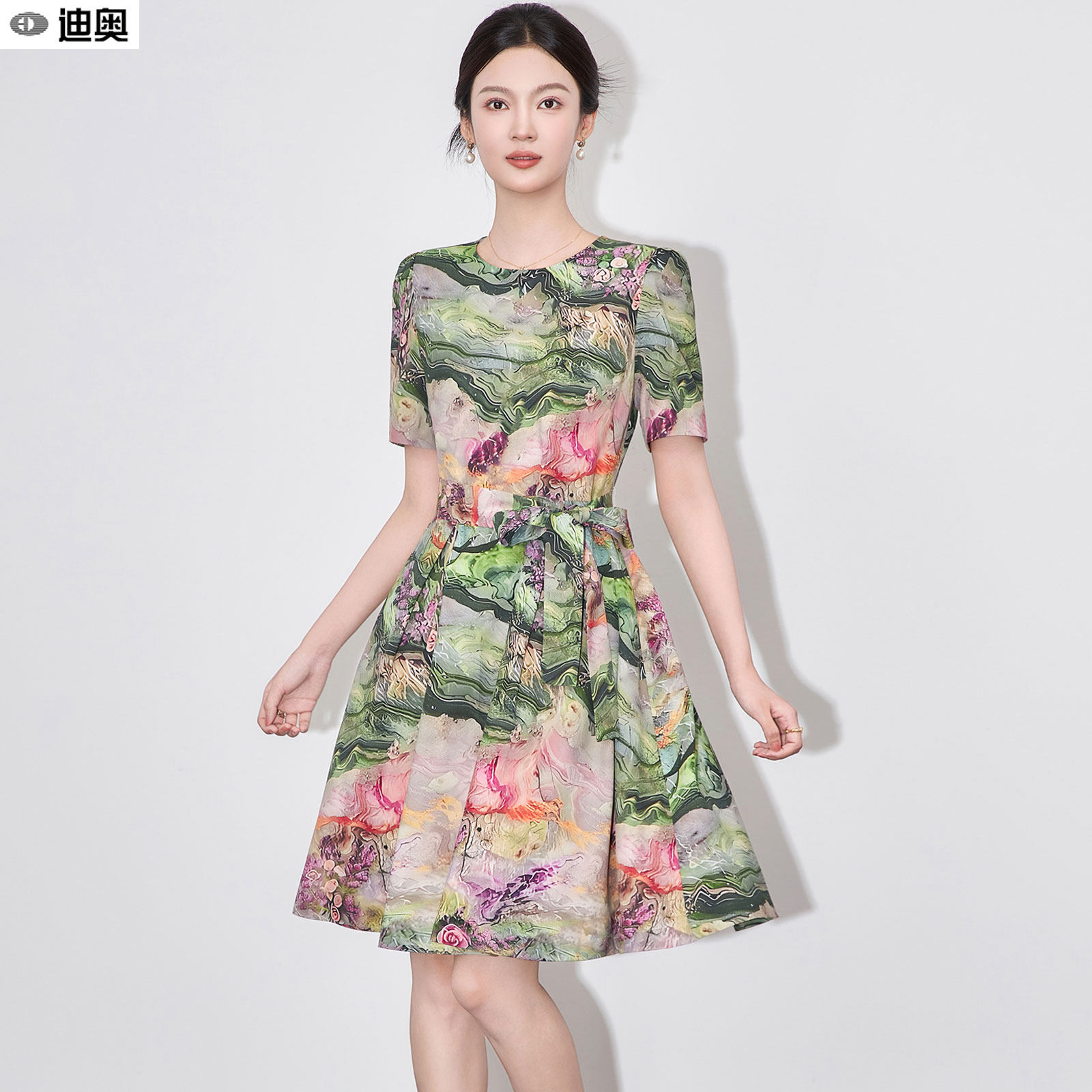 迪奥高端连衣裙女夏26新款法式复古油画度假风收腰显瘦短袖中长裙