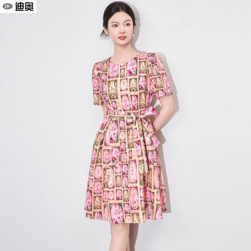 迪奥高级设计感系带收腰连衣裙夏
