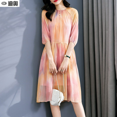 迪奥桑蚕丝连衣裙今年流行中长裙