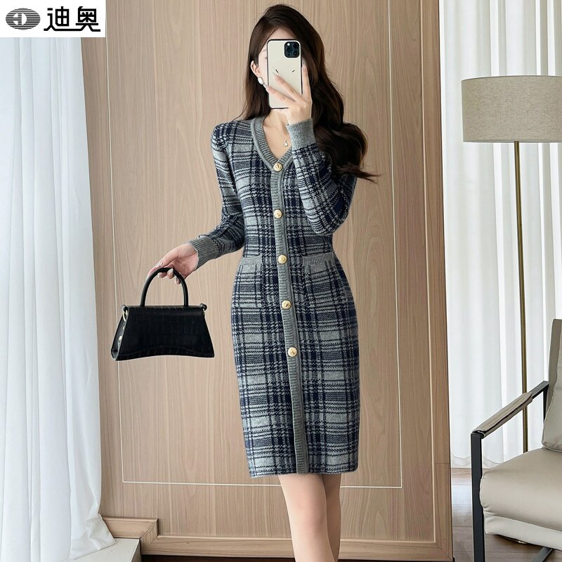 迪奥复古格纹针织连衣裙女2026新款气质名媛风V领显瘦打底毛衣裙
