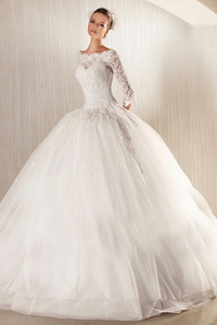 Lace long sleeved Princess Bride winter winter small tailed wedding dress