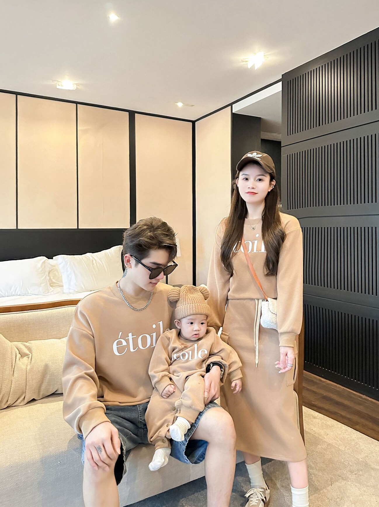 스트리트 친화적인 3인가족 부모자식 가을옷 스웨트셔츠 스커트 원피스 투피스세트 가족옷
