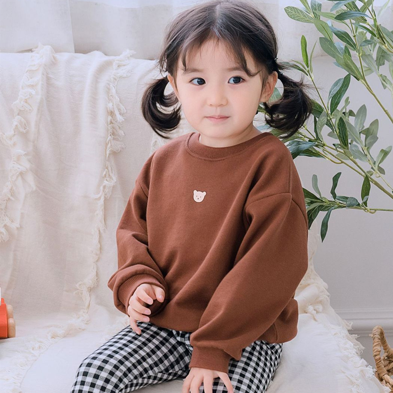 3 4인 가족을 위한 가을 겨울 루즈한 스웨트셔츠. 한국 스타일의 엄마와 딸 가족 의상에 벨벳을 더한 제품입니다