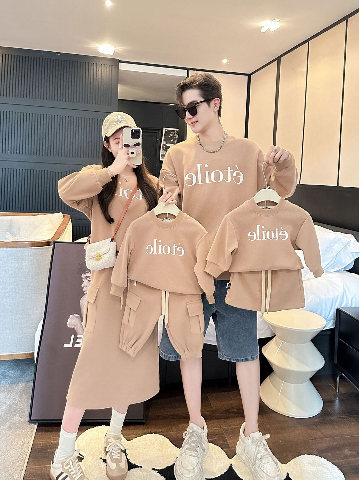 스트리트 친화적인 3인가족 부모자식 가을옷 스웨트셔츠 스커트 원피스 투피스세트 가족옷