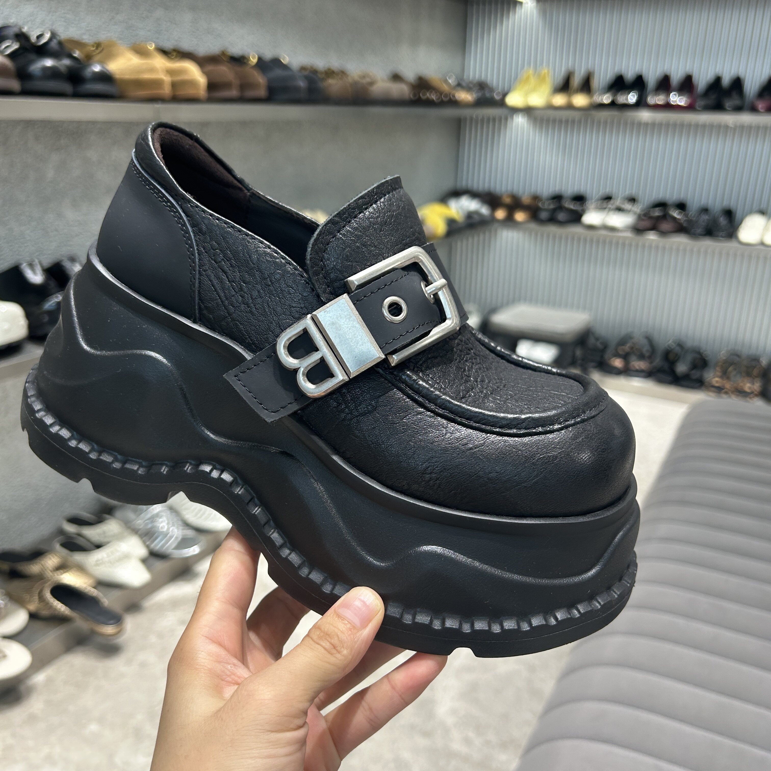 乐魔黑色圆头中跟增高松糕女鞋
