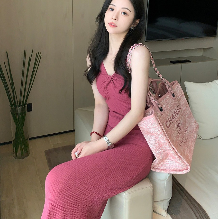 纯欲风辣妹粉色针织吊带连衣裙女夏季法式高级气质扭结性感包臀裙
