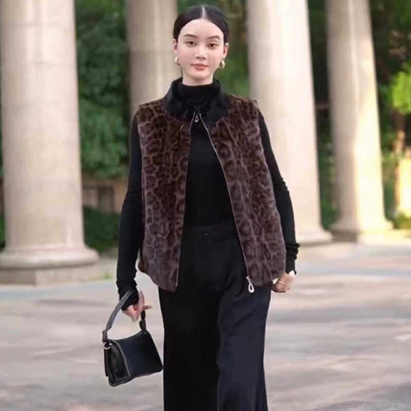 欧货圆领豹纹短款皮草马甲女2025新款无袖马夹时尚洋气水貂毛上衣