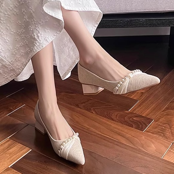 尖头浅口粗跟鞋配裙子温柔仙女鞋