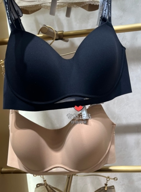 La CloverCHIC DAY一体无托模杯聚拢光面约会CC17AC1女880女文胸