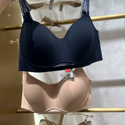 La CloverCHIC DAY一体无托模杯聚拢光面约会CC17AC1女880女文胸