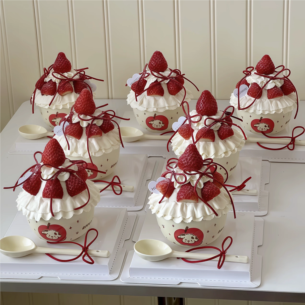 网红圣诞节小狗小熊陶瓷碗蛋糕碗插件新年草莓碗kt猫蛋糕装饰摆件