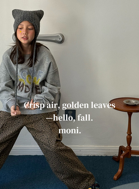 MONI 花灰色时髦印花英文字T恤