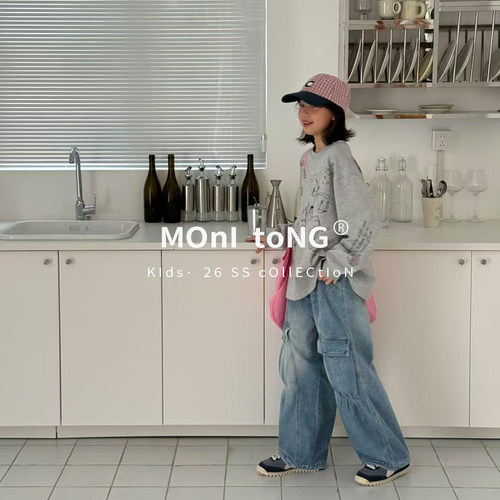 MONI 定位印花花灰色T恤/立体抽皱水洗感牛仔裤