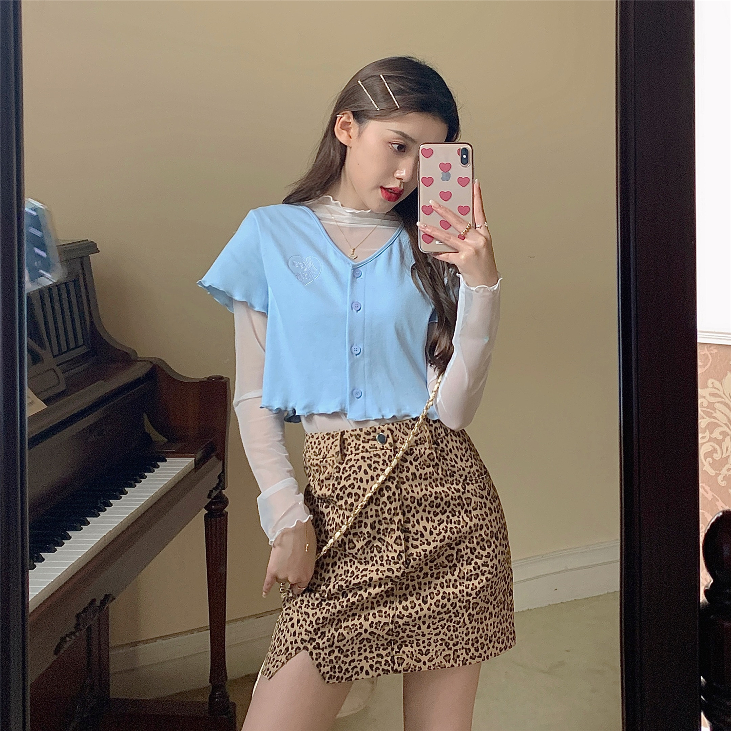 Real auction real price ~ hot girl short sleeve cardigan T-shirt + mesh bottom shirt + Split leopard skirt