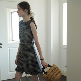 春也白 圆领藏青格纹吊带无袖收腰连衣裙女夏气质显瘦短款背心裙