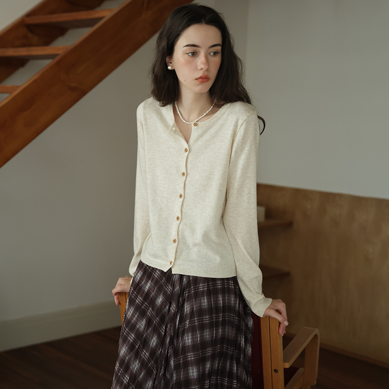 春也白 时髦知识风圆领百搭针织开衫女秋季新款薄款长袖毛衣外套