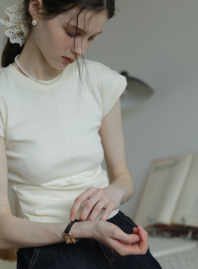 春也白 设计感圆领交叉腰短袖T恤女夏新款收腰百搭正肩小飞袖上衣