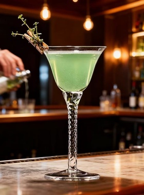 高颜值马天尼高脚水晶玻璃鸡尾酒杯  酒吧家用轻奢创意威士忌酒杯