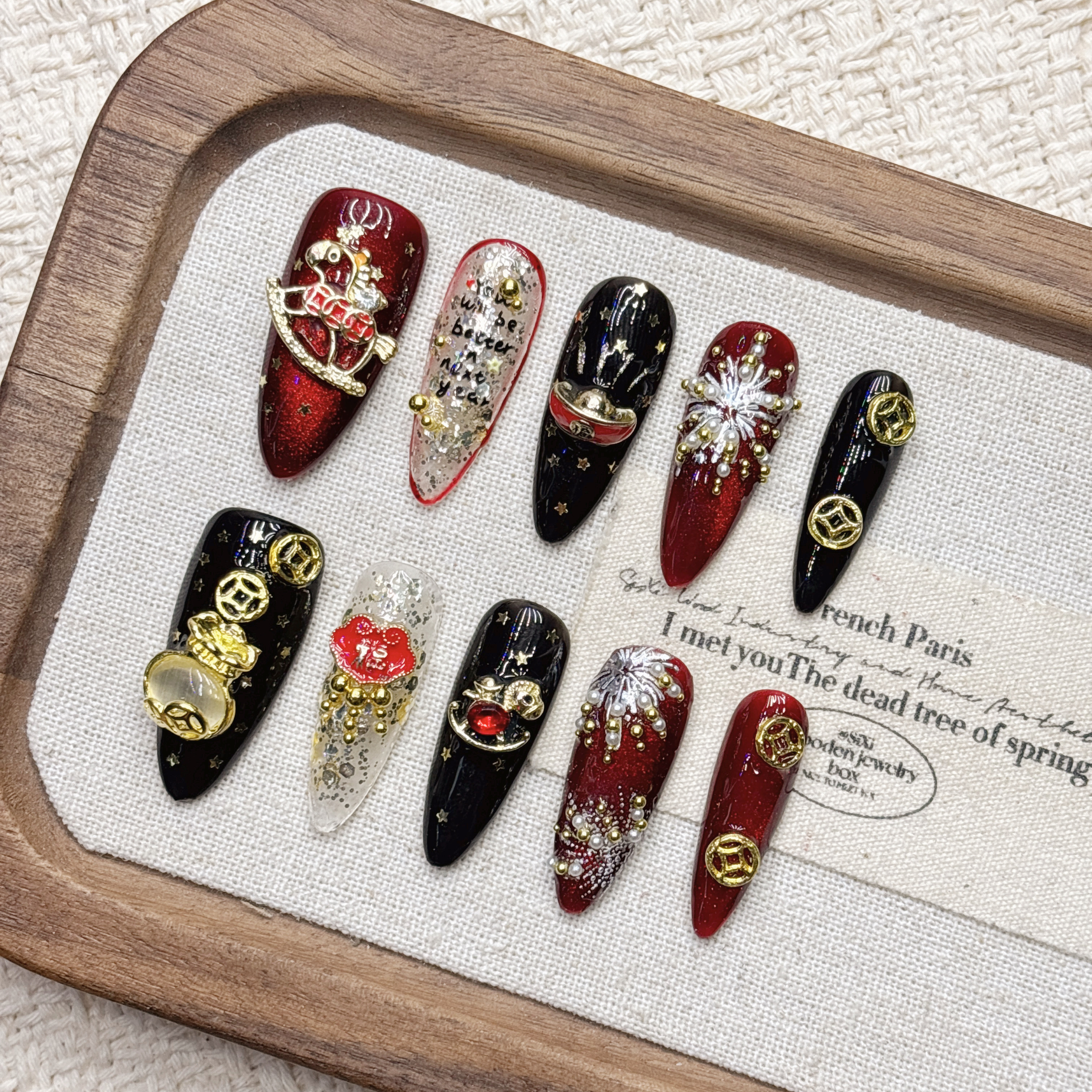 马上有钱新年红黑金高级感轻奢纯手工穿戴甲2026年高级感中长款,彩妆/香水/美妆工具,穿戴甲/甲片,淘宝优惠券,粉丝福利购,淘宝优惠卷