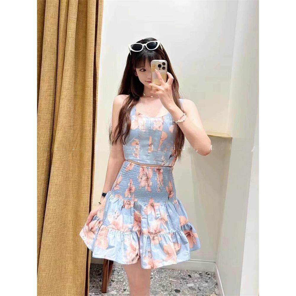 法单家 25年夏季撞色花朵印花吊带背心荷叶边褶皱短款半身裙套装