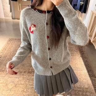 26新品碎褶荷叶边领口小马提花彩扣针织衫长袖毛衣外套H2EWSWB037