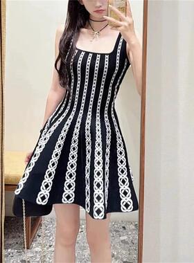 法单M家 2025春夏法式甜美水波纹收腰吊带针织连衣裙年会裙女