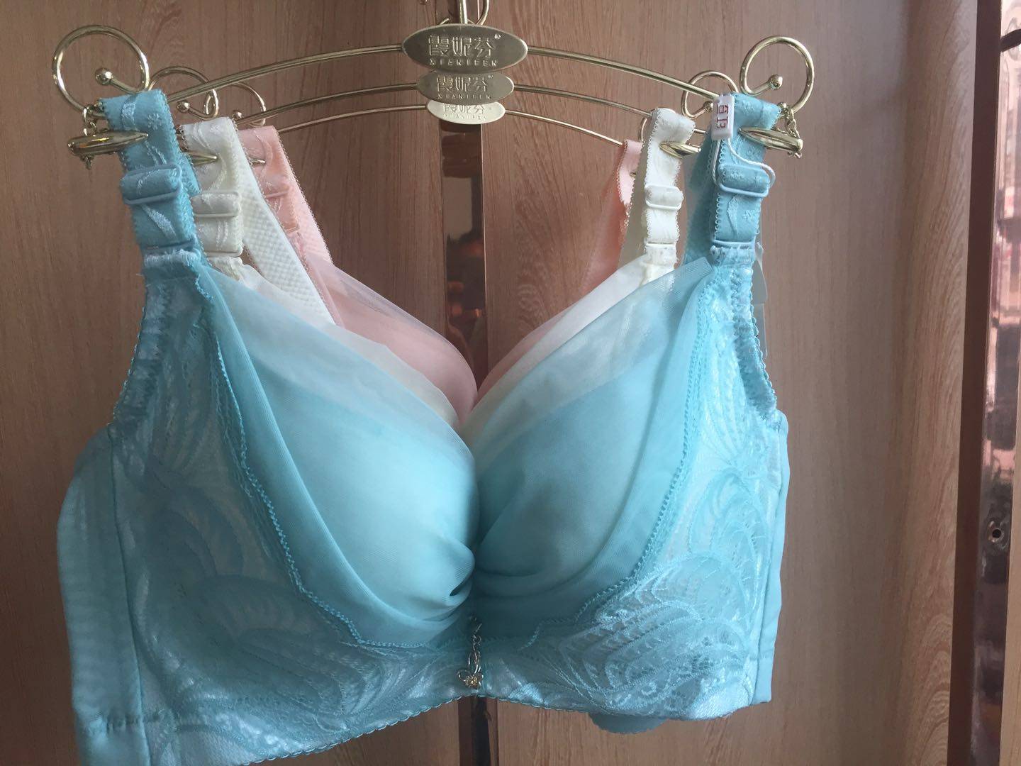 清仓正品专柜红豆文胸193c c杯可拆卸肩带式蕾丝聚拢托胸定型海绵