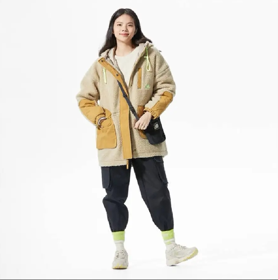 New Balance女子保暖舒适仿羊羔绒连帽棉服AWJ21303-MDY