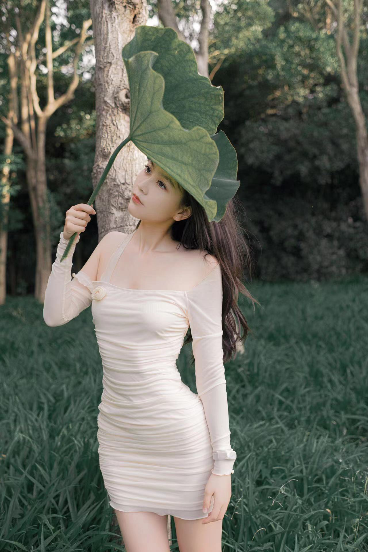 葡萄miki 夏季美单she*n性感辣妹纯欲路肩网纱褶皱显瘦挂脖连衣裙