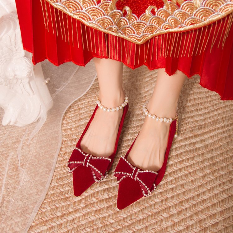 婚鞋新娘鞋女2025新款中式秀禾珍珠扣丝绒蝴蝶结红色不累脚高跟鞋