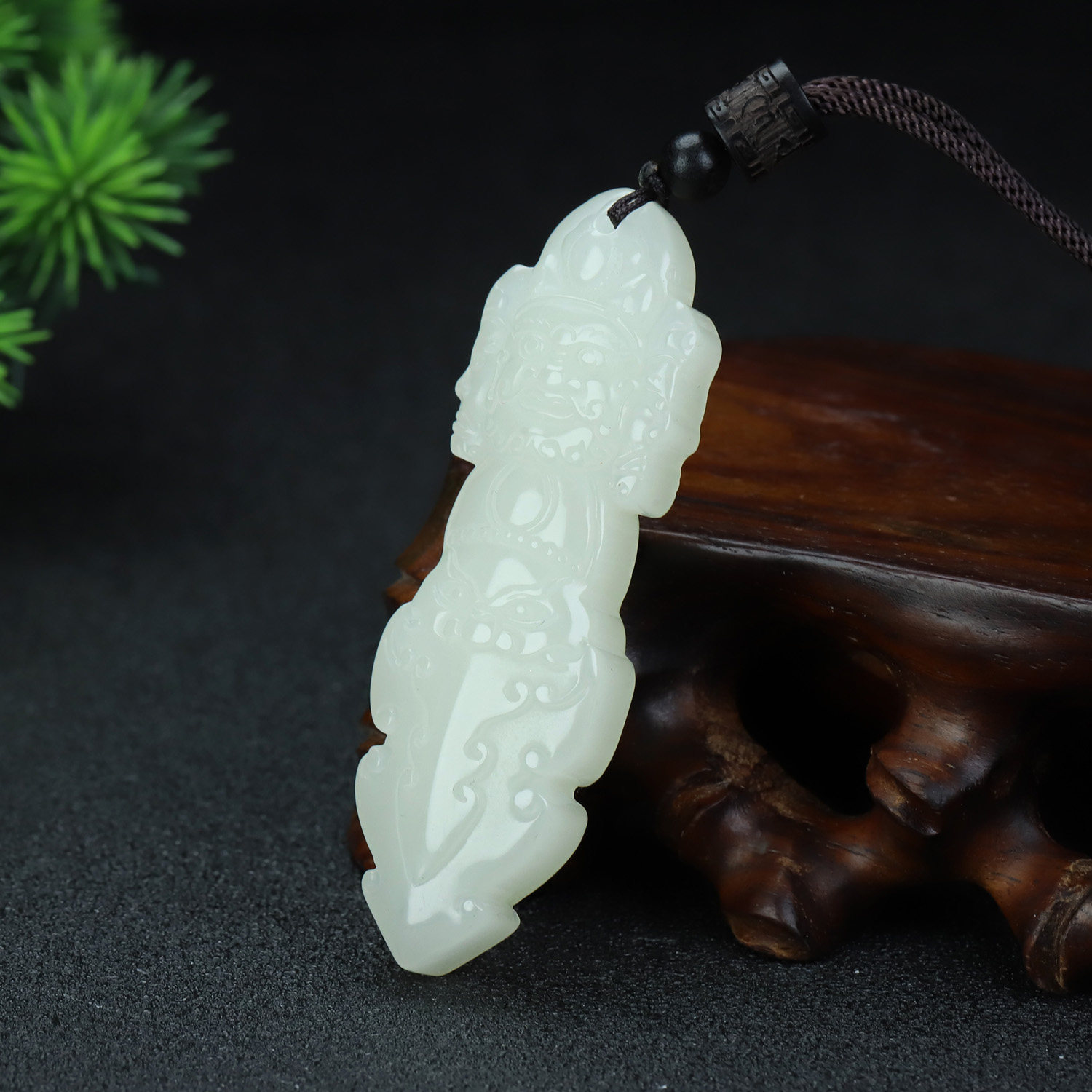 和田玉金刚杵降魔杵护身吊坠男女新疆白玉饕餮貔貅降魔剑挂件项链