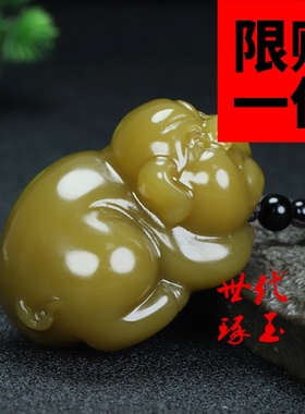 和田玉且末糖玉猪手把件男女新疆玉招财金猪把玩件生肖猪把件摆件