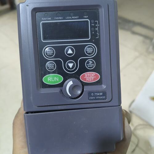 议价英威腾变频器CHE100系列075KW和15KW23可维修