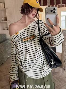FISHYU秋季新款美式复古条纹字母印花斜肩领口小标宽松长袖T恤女