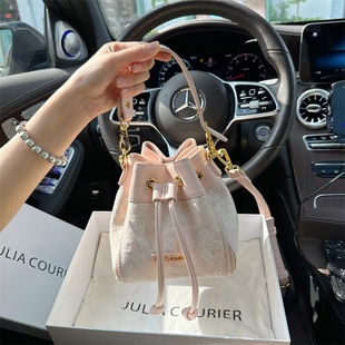 JULIA COURIER女包过年绣花水桶包包女2026新款潮通勤单肩斜挎包