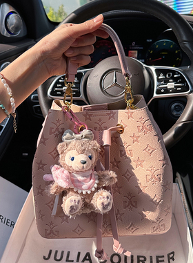 JULIACOURIER女包压花小熊水桶包包女2025新款潮大容量单肩斜挎包