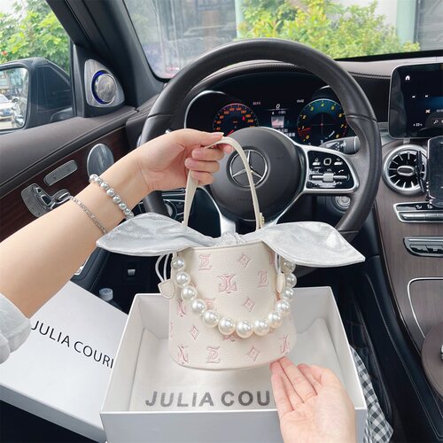 JULIA COURIER女包绣花珍珠手提水桶包包女2026新款潮单肩斜挎包