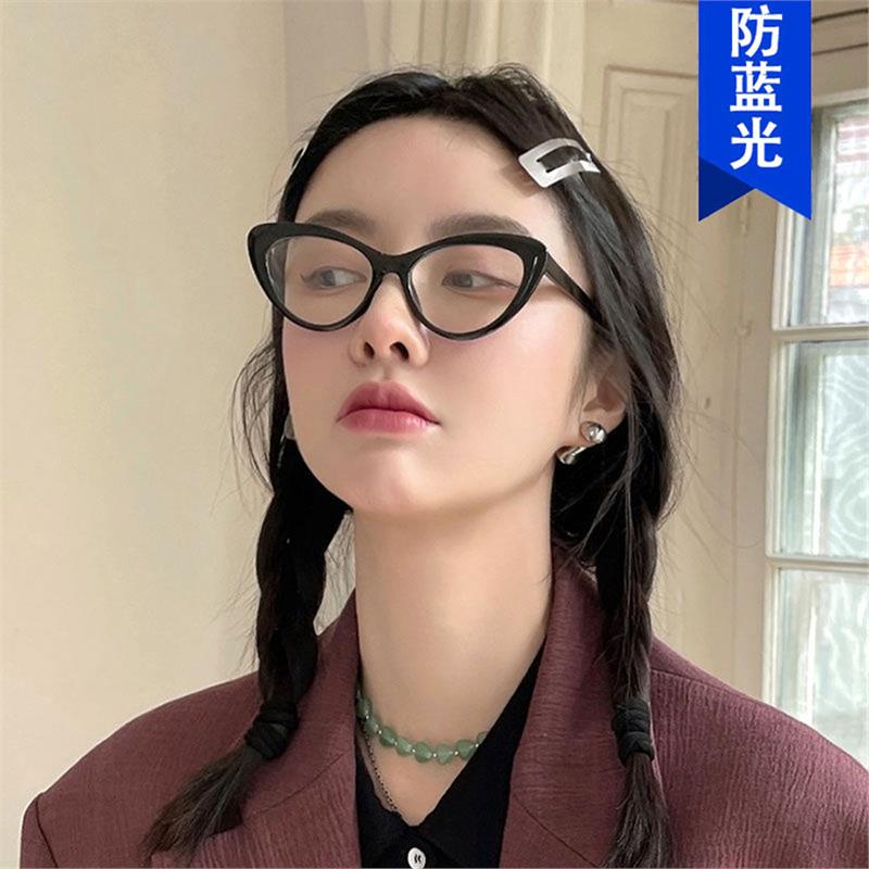 Mona网红三角猫眼防蓝光眼镜框2025新款蝶形眼镜架可配近视平光镜